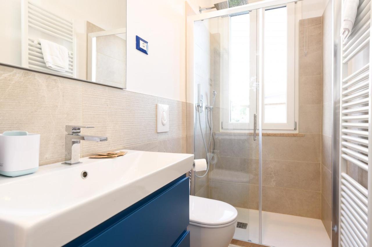 Blue Suite Apartment Сирмионе Экстерьер фото