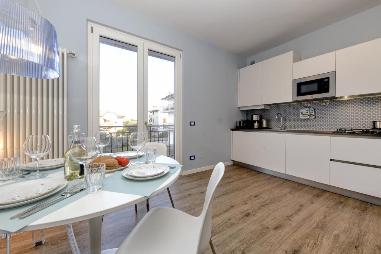 Blue Suite Apartment Сирмионе Экстерьер фото