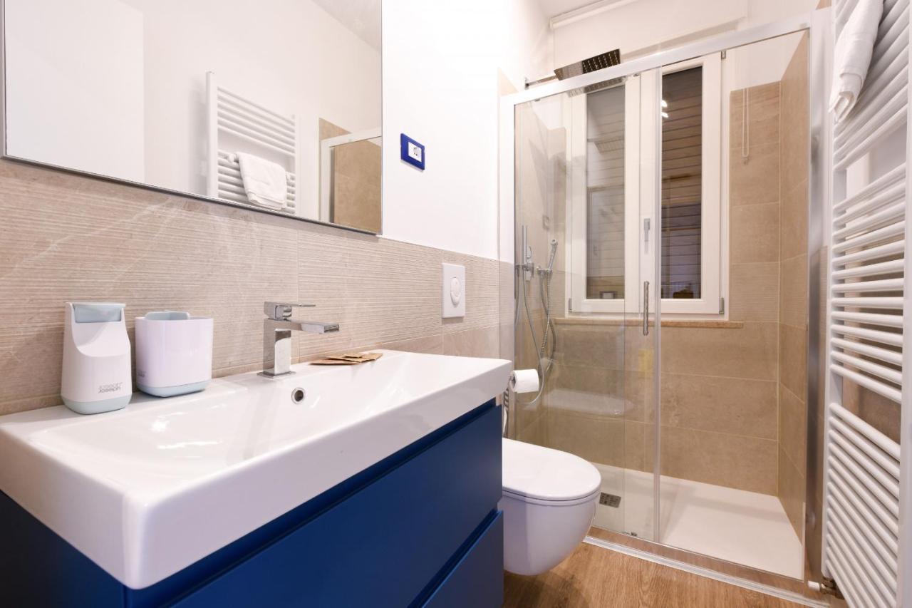 Blue Suite Apartment Сирмионе Экстерьер фото
