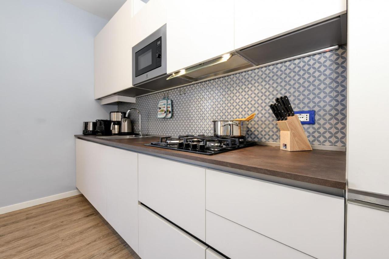 Blue Suite Apartment Сирмионе Экстерьер фото