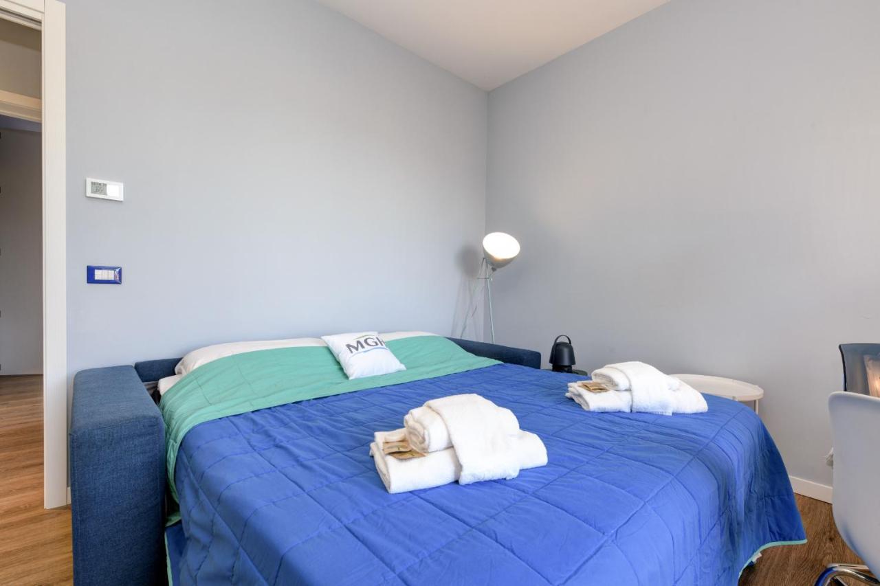 Blue Suite Apartment Сирмионе Экстерьер фото