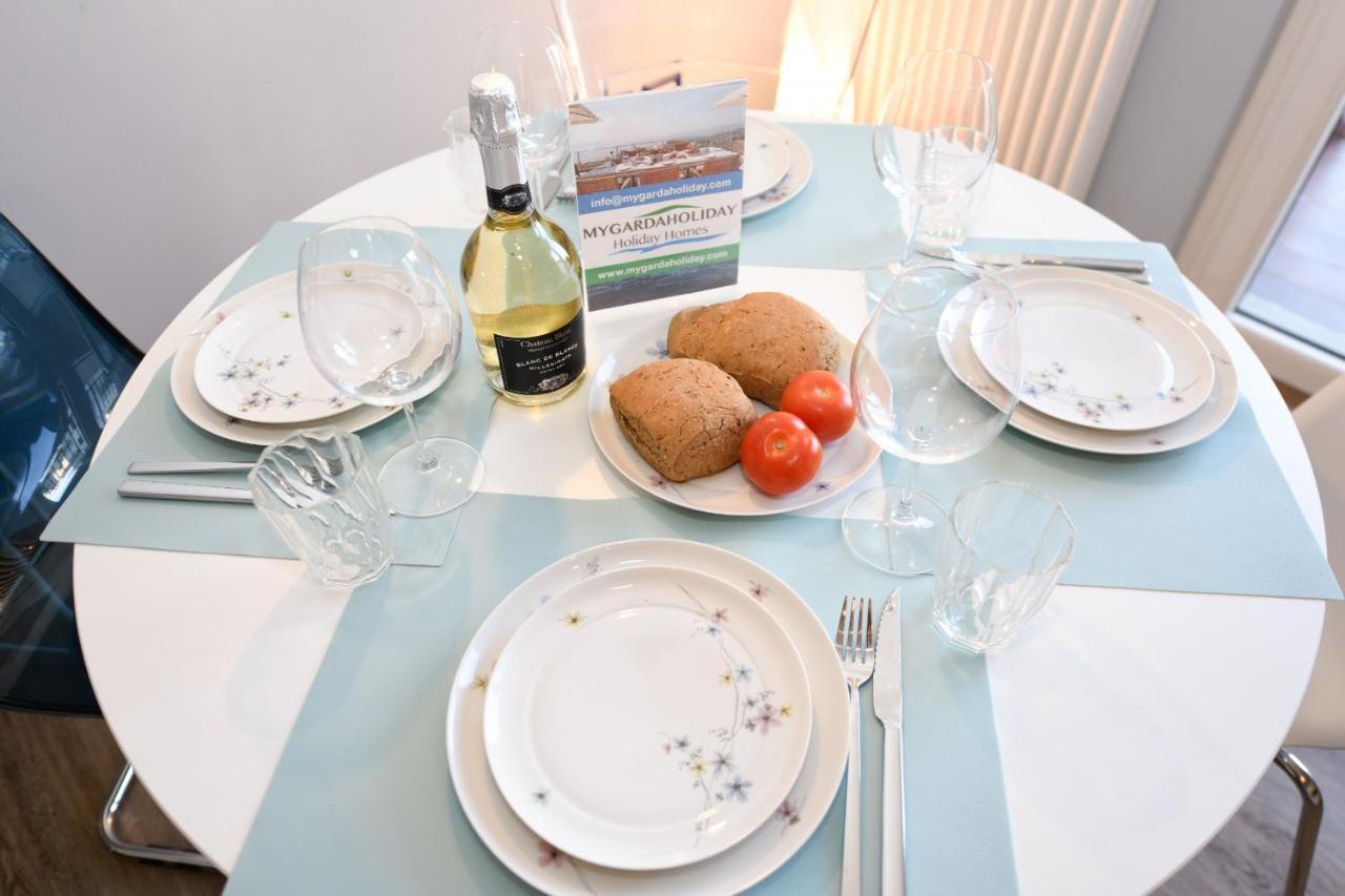 Blue Suite Apartment Сирмионе Экстерьер фото